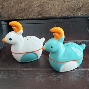 NWT- ceramic salt & Pepper shaker